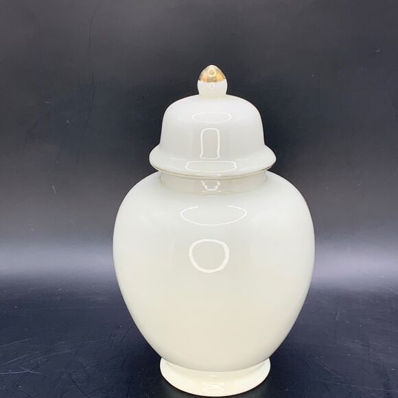 Vintage Japanese Ginger Jar with lid Gold trim Peacocks Flowers Berries Asian - Picture 4 of 10